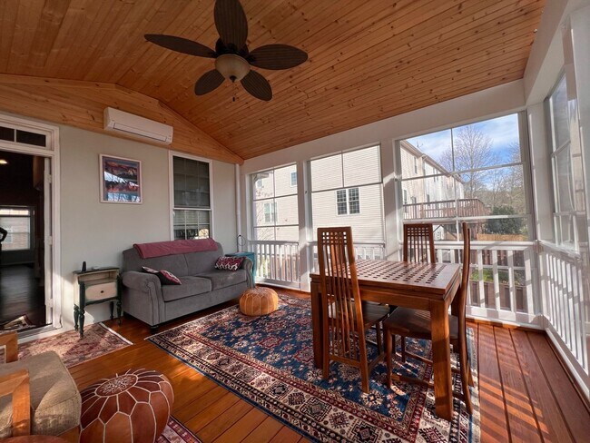 Building Photo - Heart's Desire End Unit Townhome 2700+ SqFt - Lowes Island