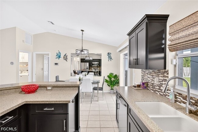 Building Photo - 2919 SW 25th St