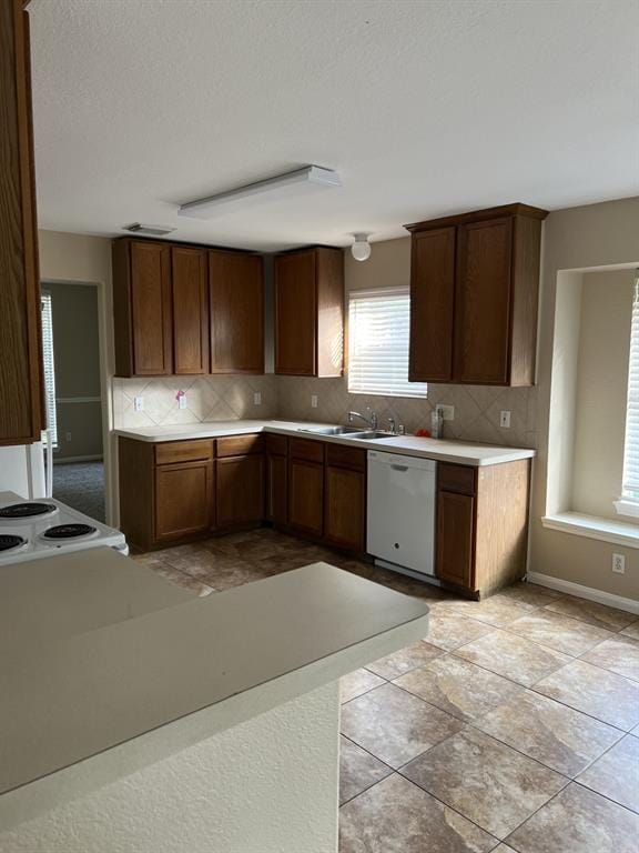 Building Photo - 374 Lake View Dr