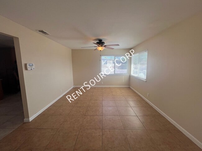 Building Photo - 1200 Kelly Dr