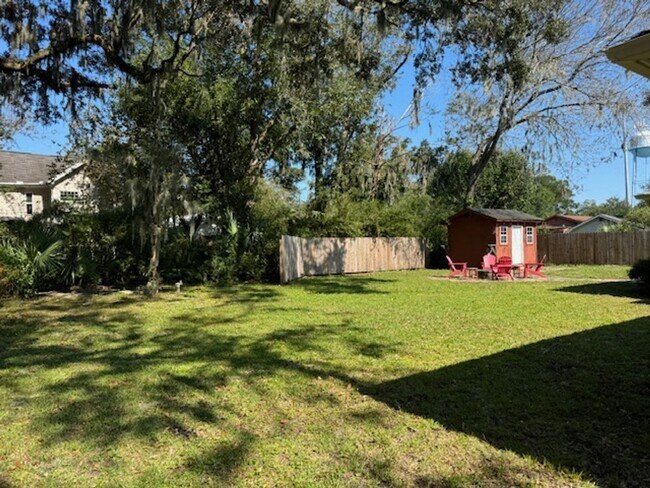 Building Photo - Thunderbolt Charm Meets Modern Comfort