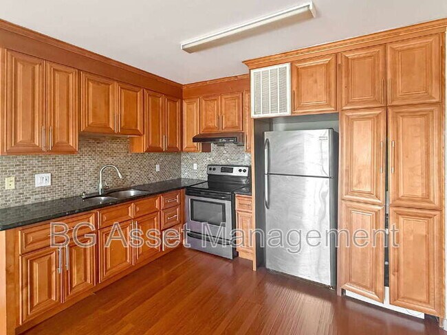 Building Photo - 1459 MacArthur Blvd