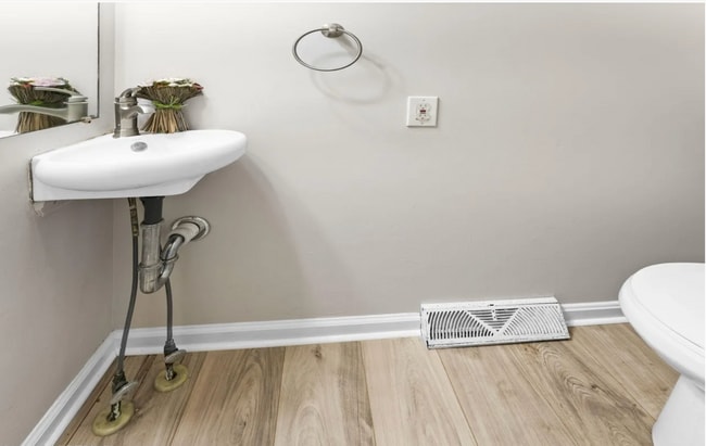 Building Photo - 284 Silzer St