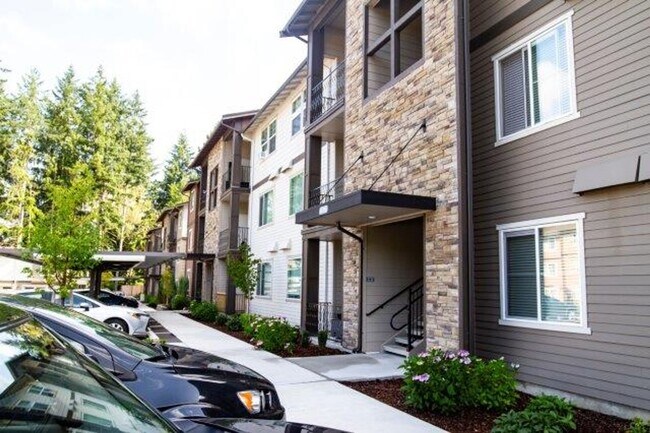 Building Photo - 1 bedroom Townhome with attached garage