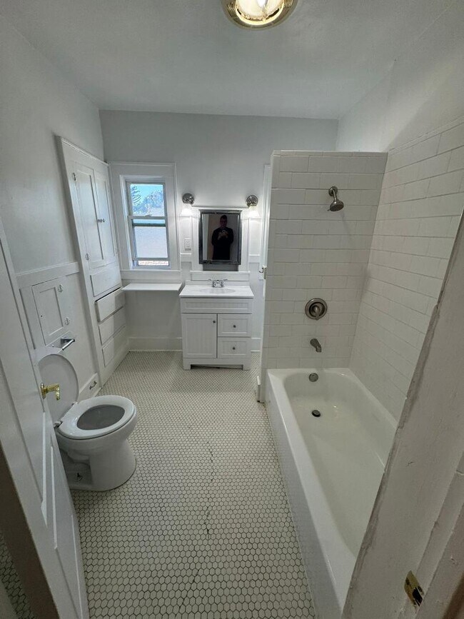 Building Photo - 258 Hickok Ave