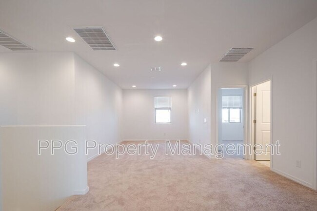 Building Photo - 11988 N 169th Ave
