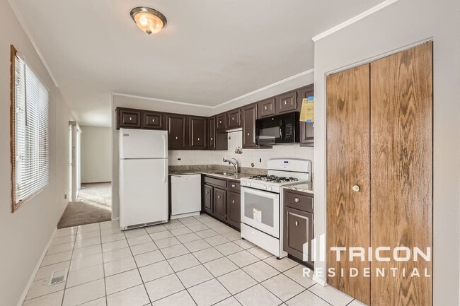 Building Photo - 6701 Foxtree Ave