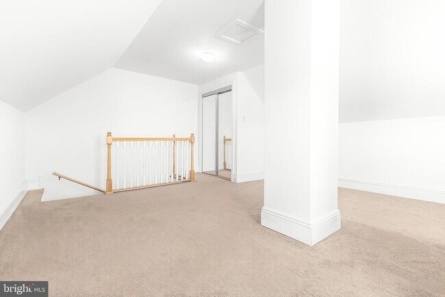 Building Photo - 117 S Pavilion Ave