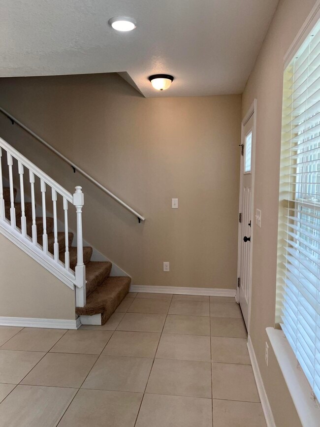 Building Photo - 489 Eisenhower Dr