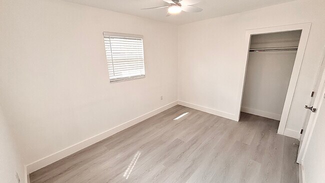 Building Photo - 721 N 68th Ter