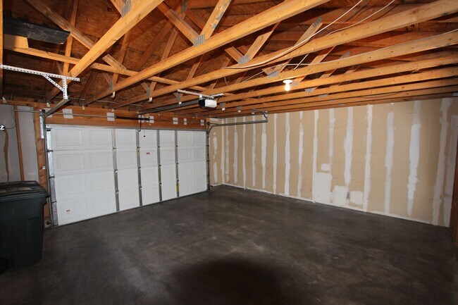 Building Photo - 1535 E Payton Wy