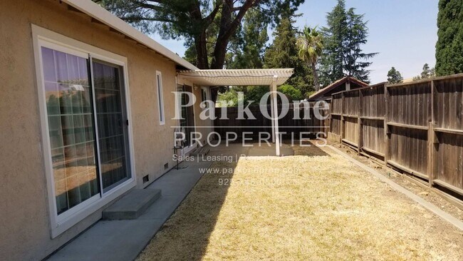 Building Photo - Coming Soon! Nicely Updated Home in Clayton!