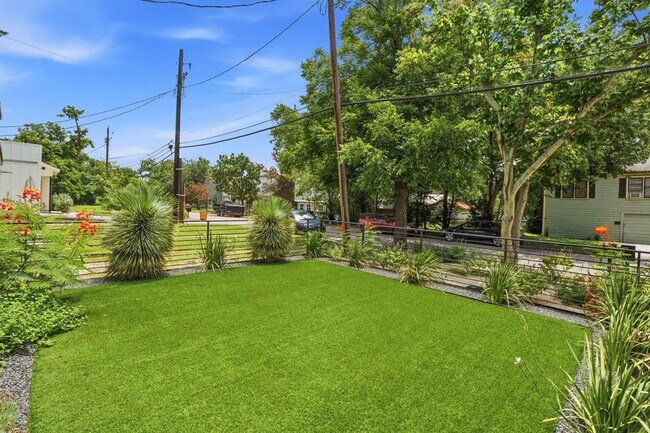 Building Photo - 1000 Ellingson Ln