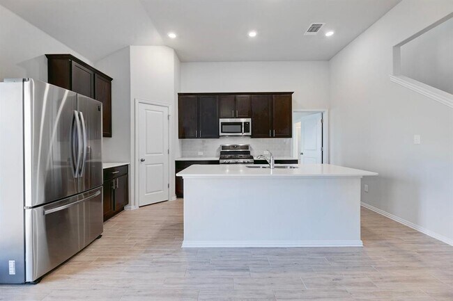 Building Photo - 301 Bright Star Ln