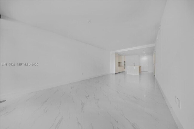 Building Photo - 700 NE 24th St