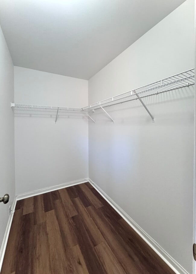 Building Photo - 2406 Sheehan Dr