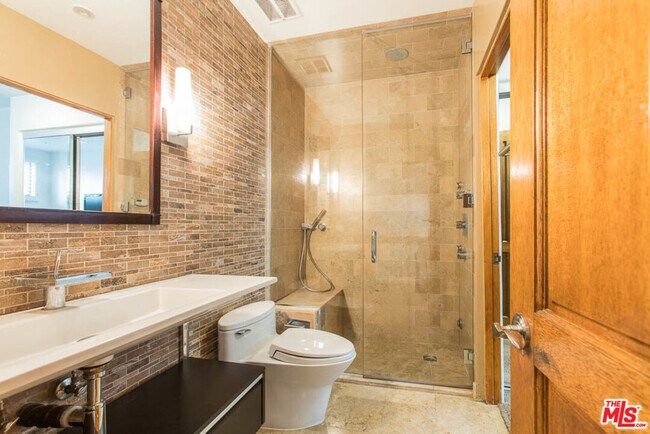 Building Photo - 15500 Sunset Blvd