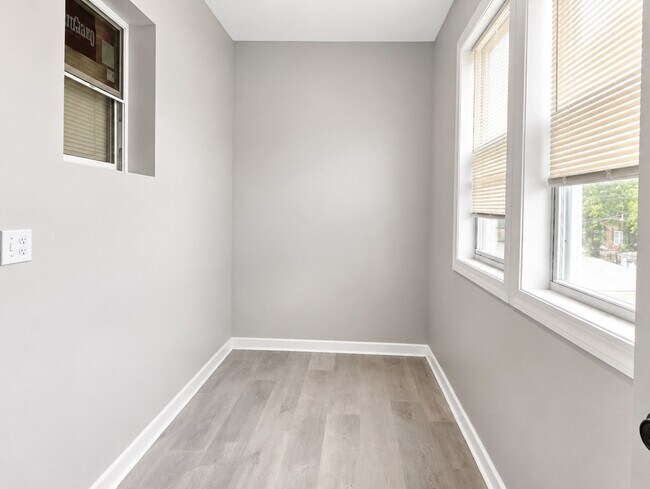 Building Photo - 6742 S Morgan St