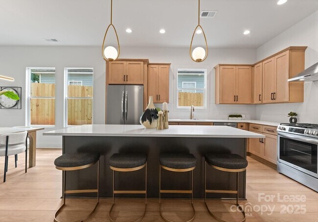 Building Photo - 2411 Pruitt St