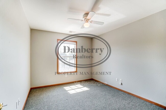 Building Photo - 1113 N Byrne Rd