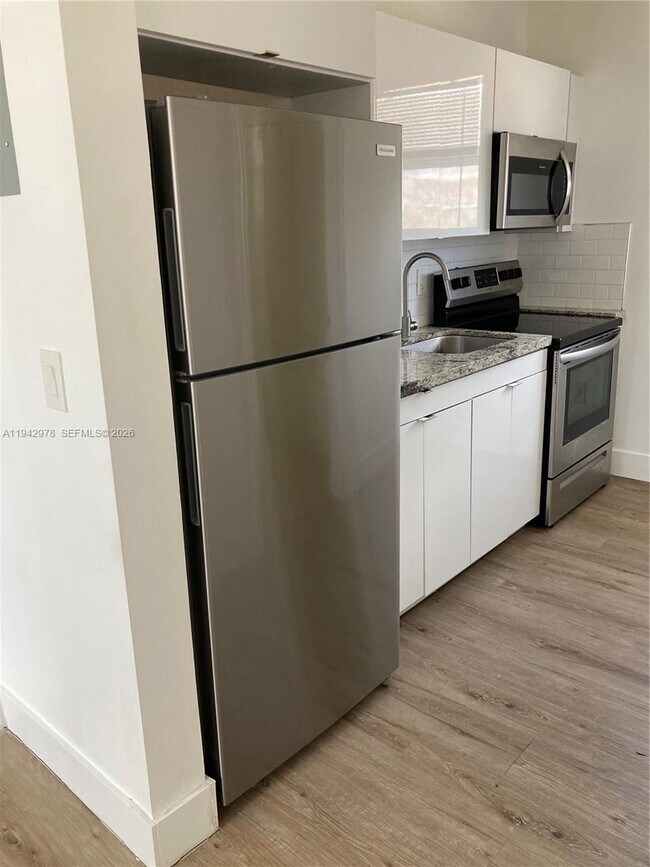 Building Photo - 1815 NW 1st Ct