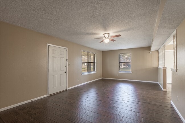 Building Photo - 39 Wire Rd Loop