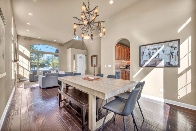 Building Photo - 1520 Taos Ln