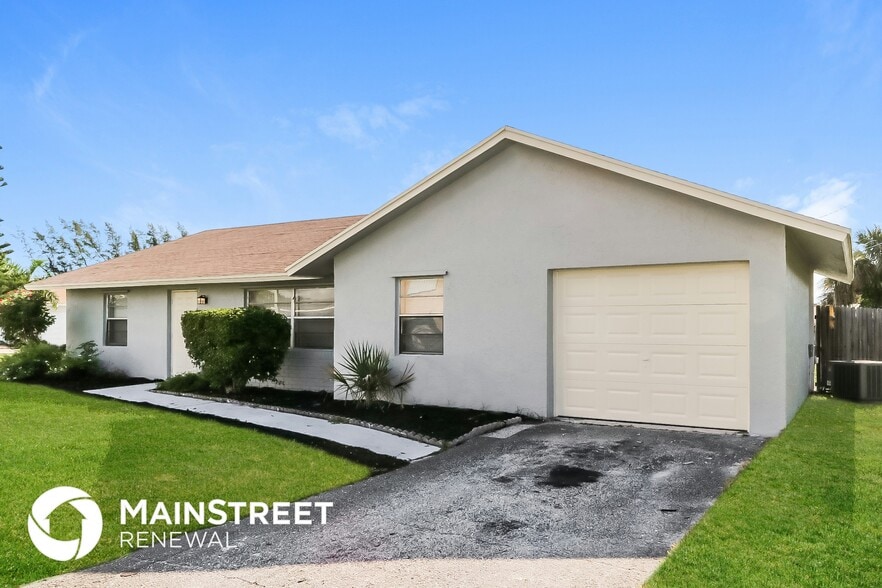 Building Photo - 2152 NE 1st Ct