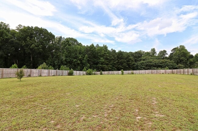 Building Photo - "Spacious 4-Bedroom Gem with 3.5 Baths and...