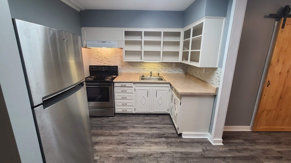 Building Photo - 225 Lexington Rd