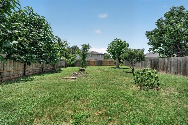 Building Photo - 2412 Kale Dr