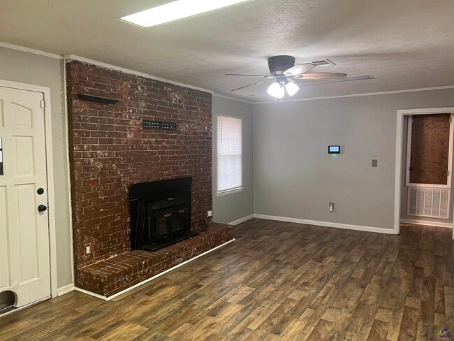 Building Photo - 409 Forest Lake Dr