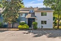 Building Photo - Large Remodeled 2bd, 1ba Condo Available i...