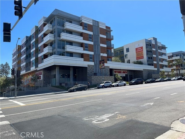 Building Photo - 4936 Hazeltine Ave