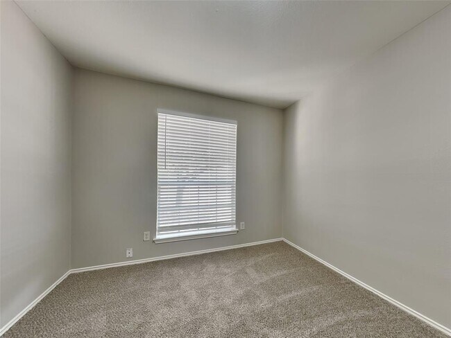 Building Photo - 310 Masonwood Dr