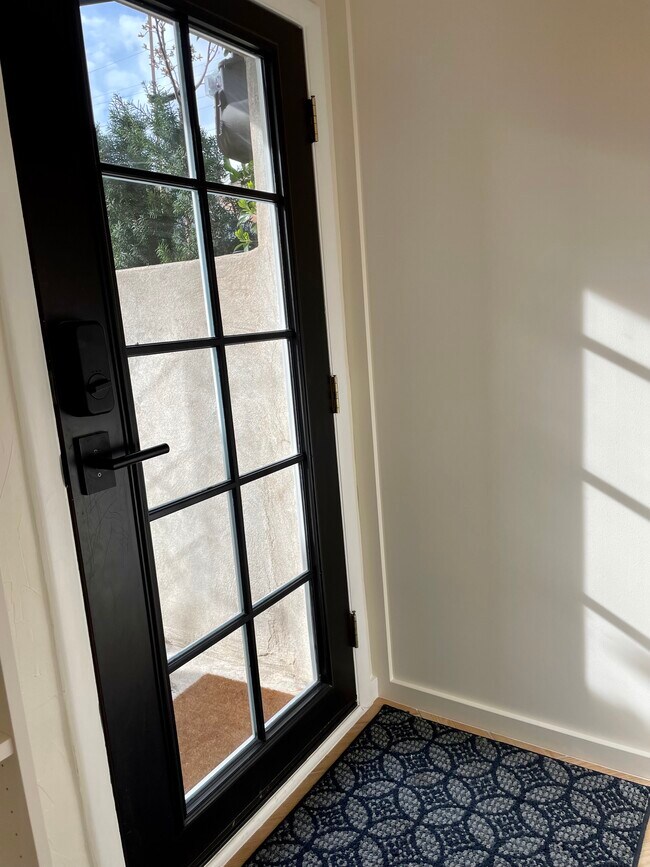 Building Photo - 1555 E Browning Ave