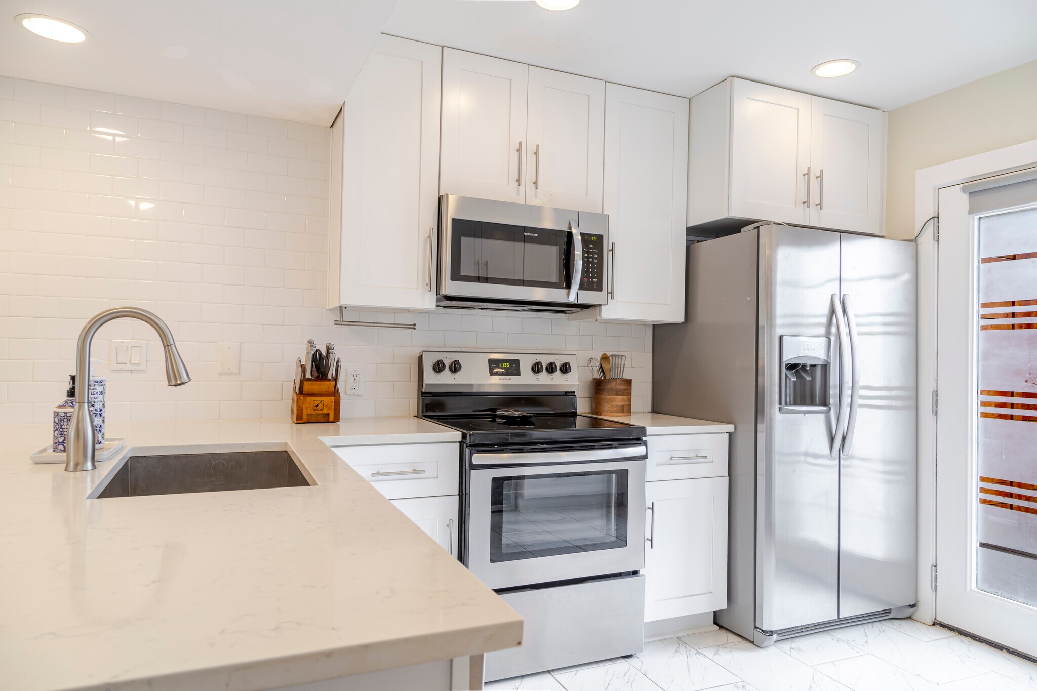 Building Photo - 6410 Chimney Creek Cir