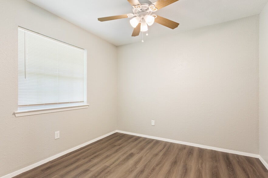 Building Photo - 306 Avenue G