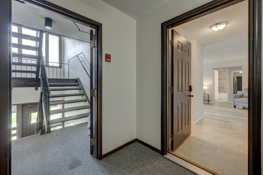 Building Photo - 4460 S Poplar St