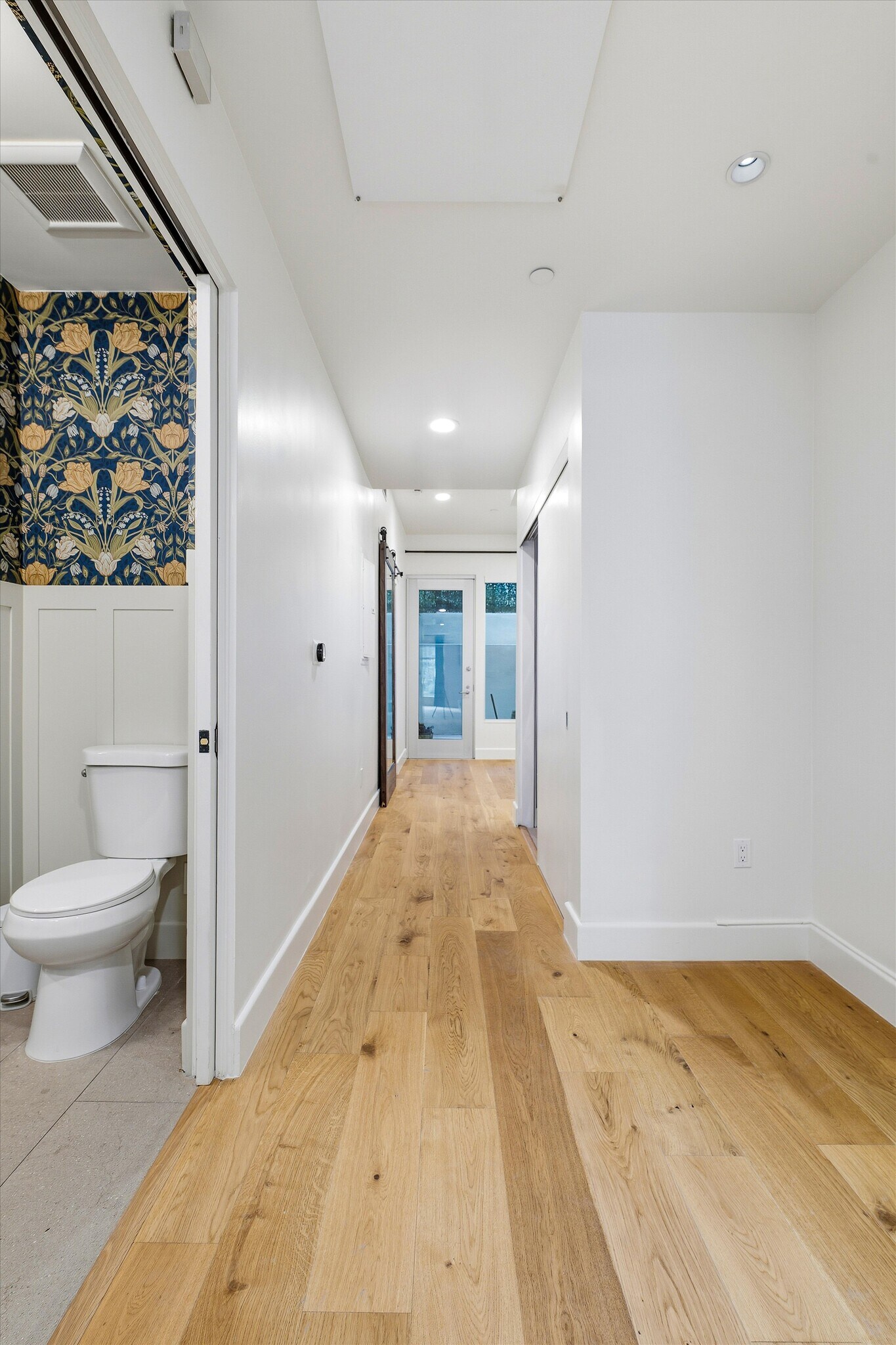 Building Photo - 1250 N Harper Ave