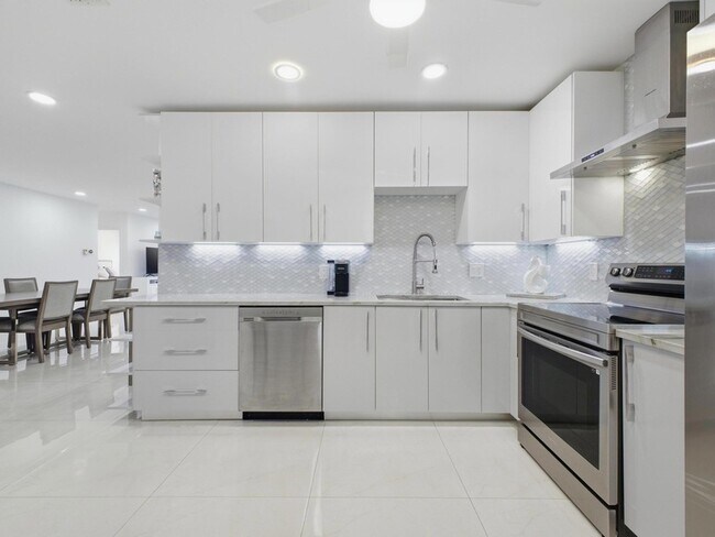 Building Photo - 5157 Floria Way