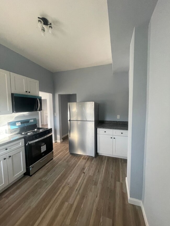Building Photo - Beautiful 3 bed in Sheraden, move in ready!