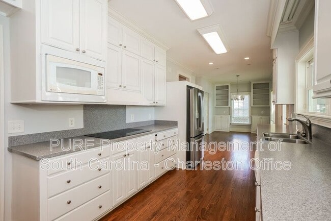 Building Photo - 1166 Waterfront Dr
