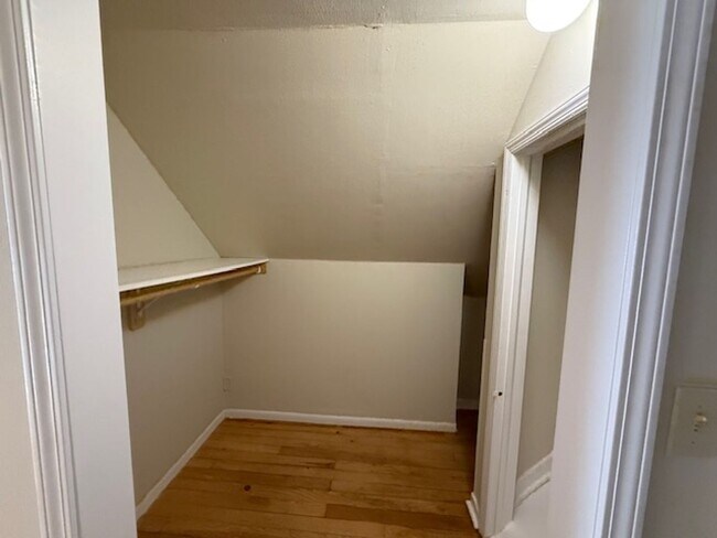 Building Photo - West Allis 3 bedroom 1 bath with 2 car garage