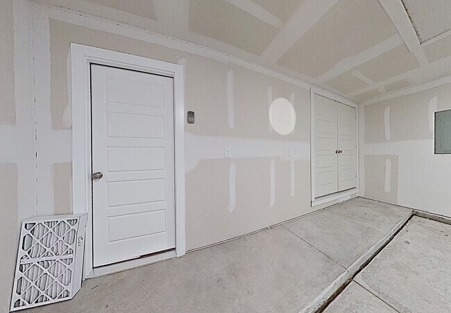 Building Photo - Fabulous and New! 3/2/2