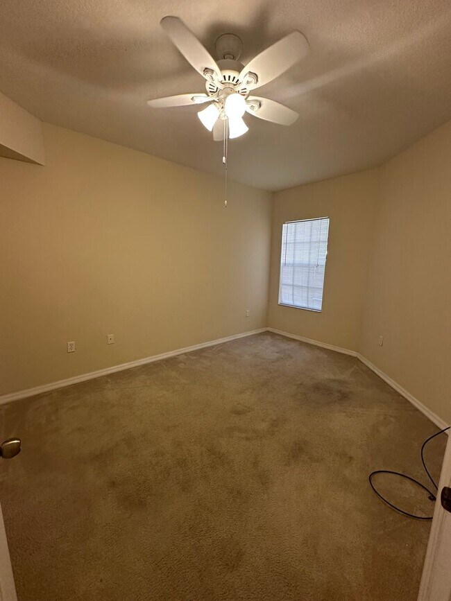 Building Photo - Palm Estates 3/2 with Garage