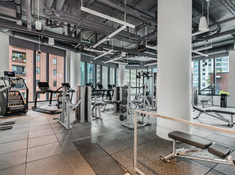 Building Photo - 345 N Canal St