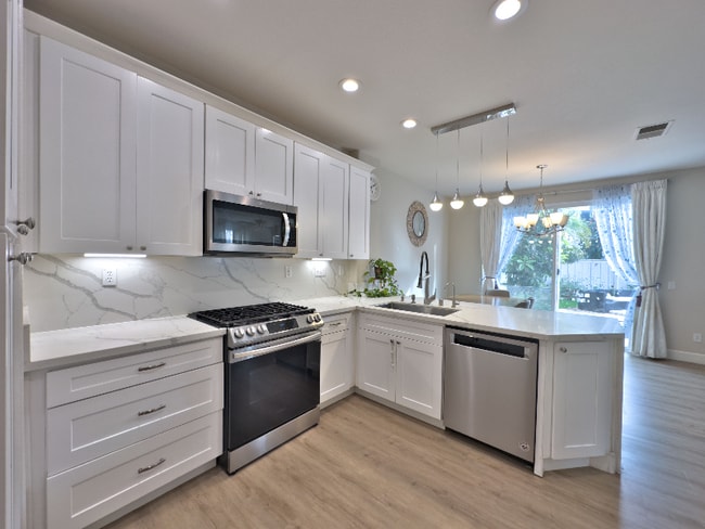 Building Photo - 11595 Compass Point Dr N