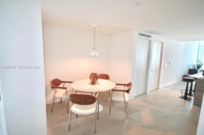 Building Photo - 650 NE 32nd St