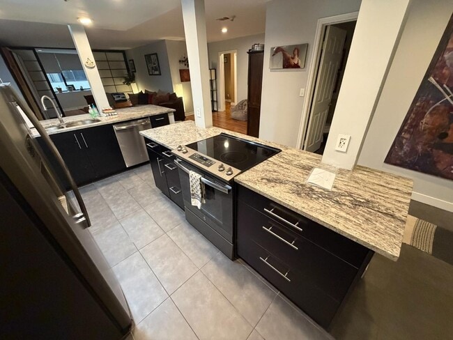 Building Photo - 44 W Broadway